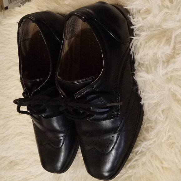 Easy Strider Dress Shoe - Picture 2 of 5